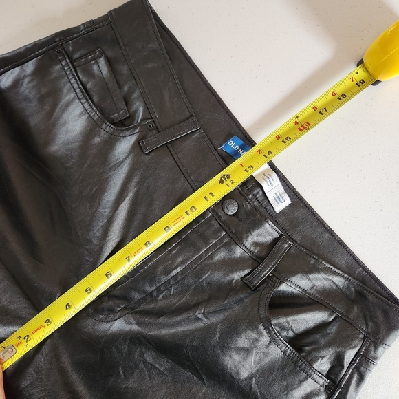 Old Navy High Rise OG Straight Faux Leather Black Ankle Pants Size 14 Minimalist - Picture 8 of 10
